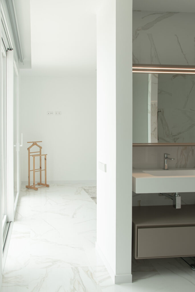 modernes-modulhaus-mit-schwimmbad-luxus-spanien