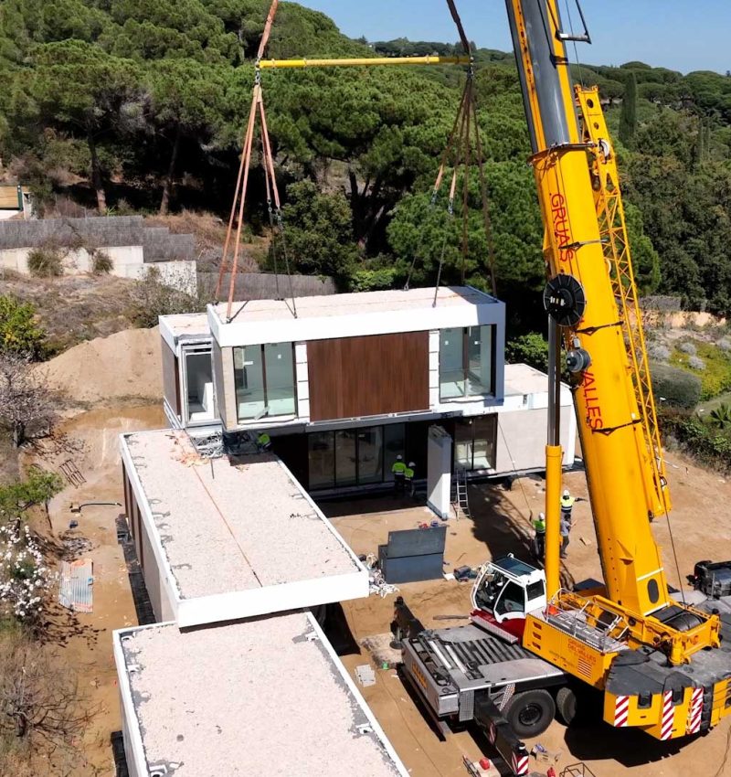 Luxurioses-Modulhaus-mit-Uberhangen-in-Spanien-Umsetzung