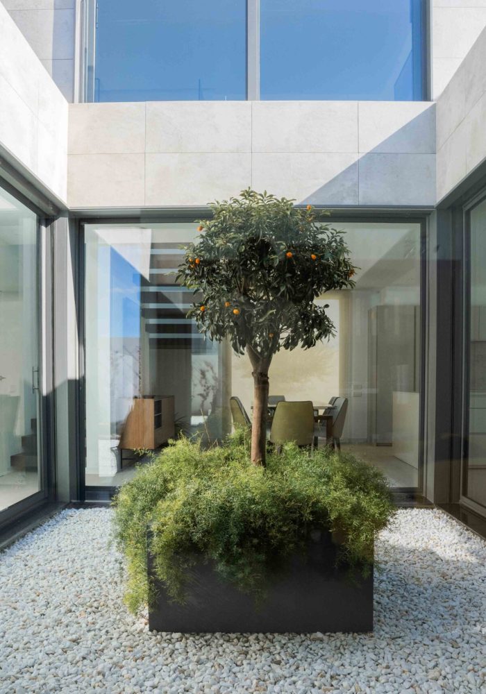 innenhof-fertigteilhaus-madrid